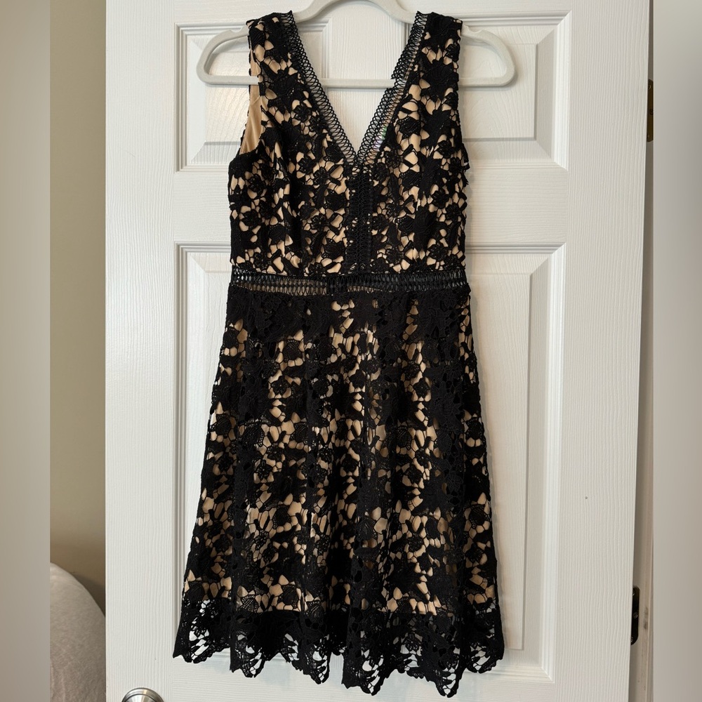 EUC Francesca’s Alya Black and Tan Cocktail Dress